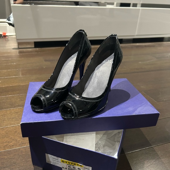 Stuart Weitzman patent peep toe heels - Picture 2 of 7